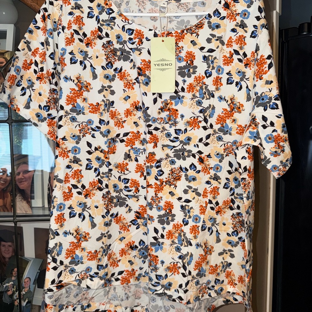 NEW NWT XL Floral Print Women's Top - Orange and Blue. MUST BE BUNDLED